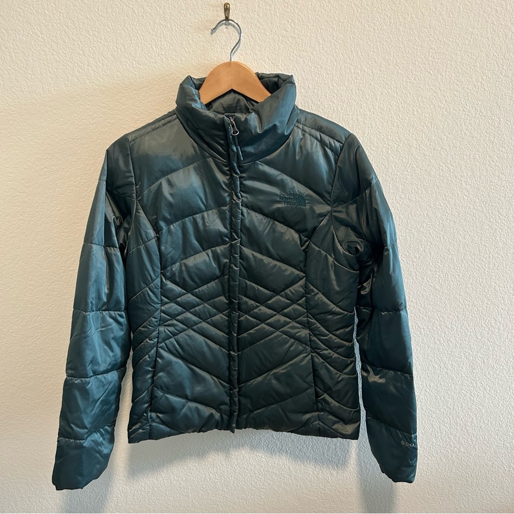 The North Face 550 Lightweight Quilted Down Puffer Jacket in Forest Green